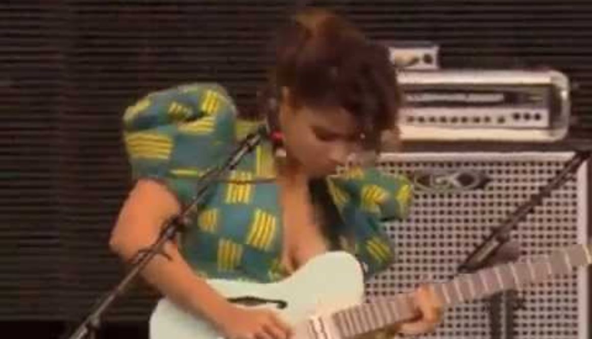 VIDEO: Lianne La Havas – Weird Fishes – Live at Glastonbury